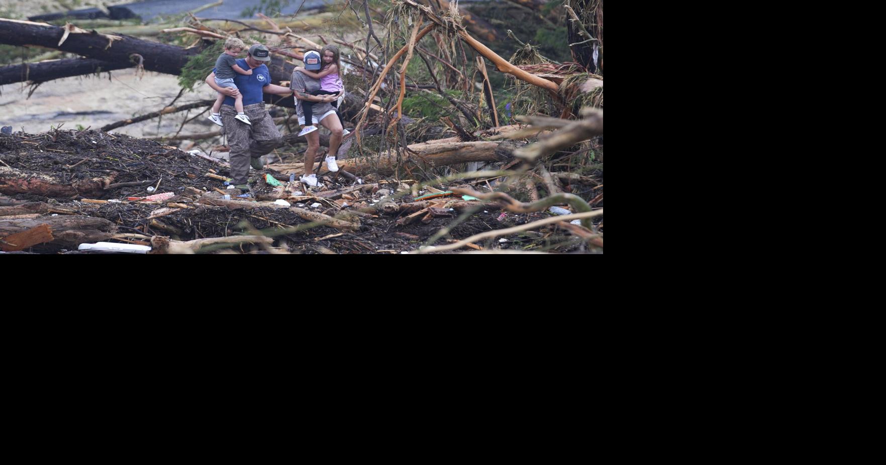 Risk of further floods in Texas during desperate search for missing as