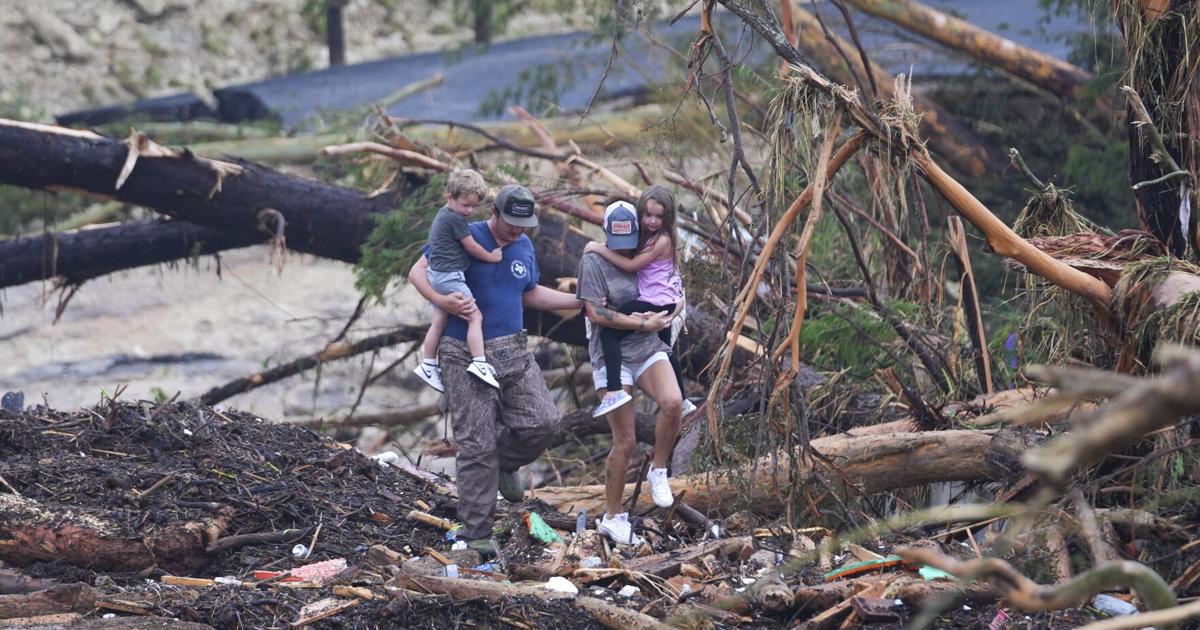 Risk of further floods in Texas during desperate search for missing as