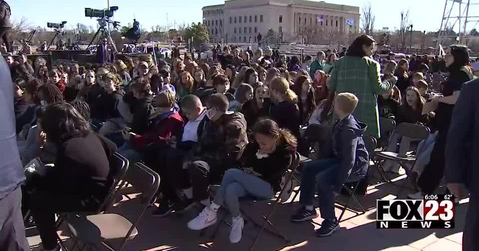 Video Broken Arrow Middle School Students In Attendance At Gov Stitt video-broken-arrow-middle-school-students-in-attendance-at-gov-stitt
