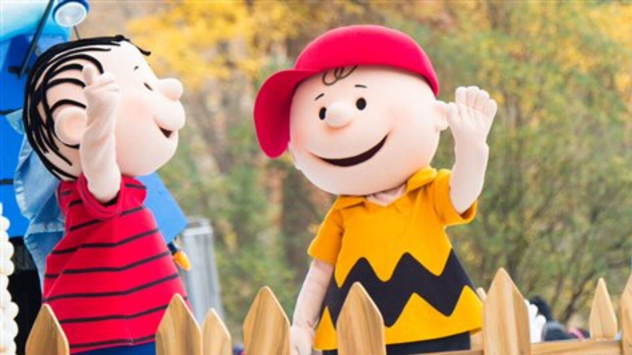 The Peanuts Character Charlie Brown And Snoopy Walking Los Angeles