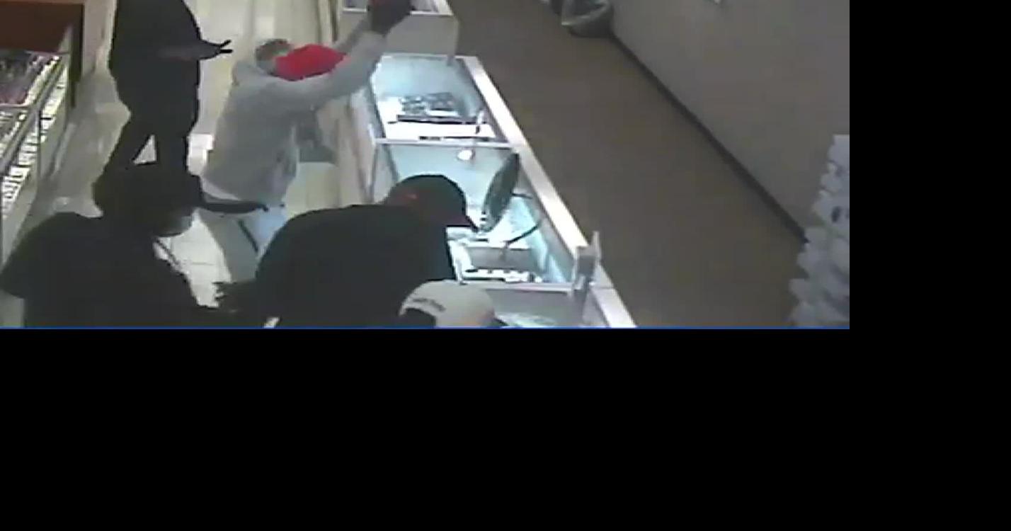 Men smash through glass cases at Wolfchase Mall and steal jewelry from
