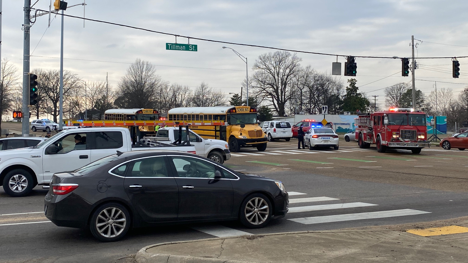 2 school buses involved in 4-vehicle crash in East Memphis, police say ...