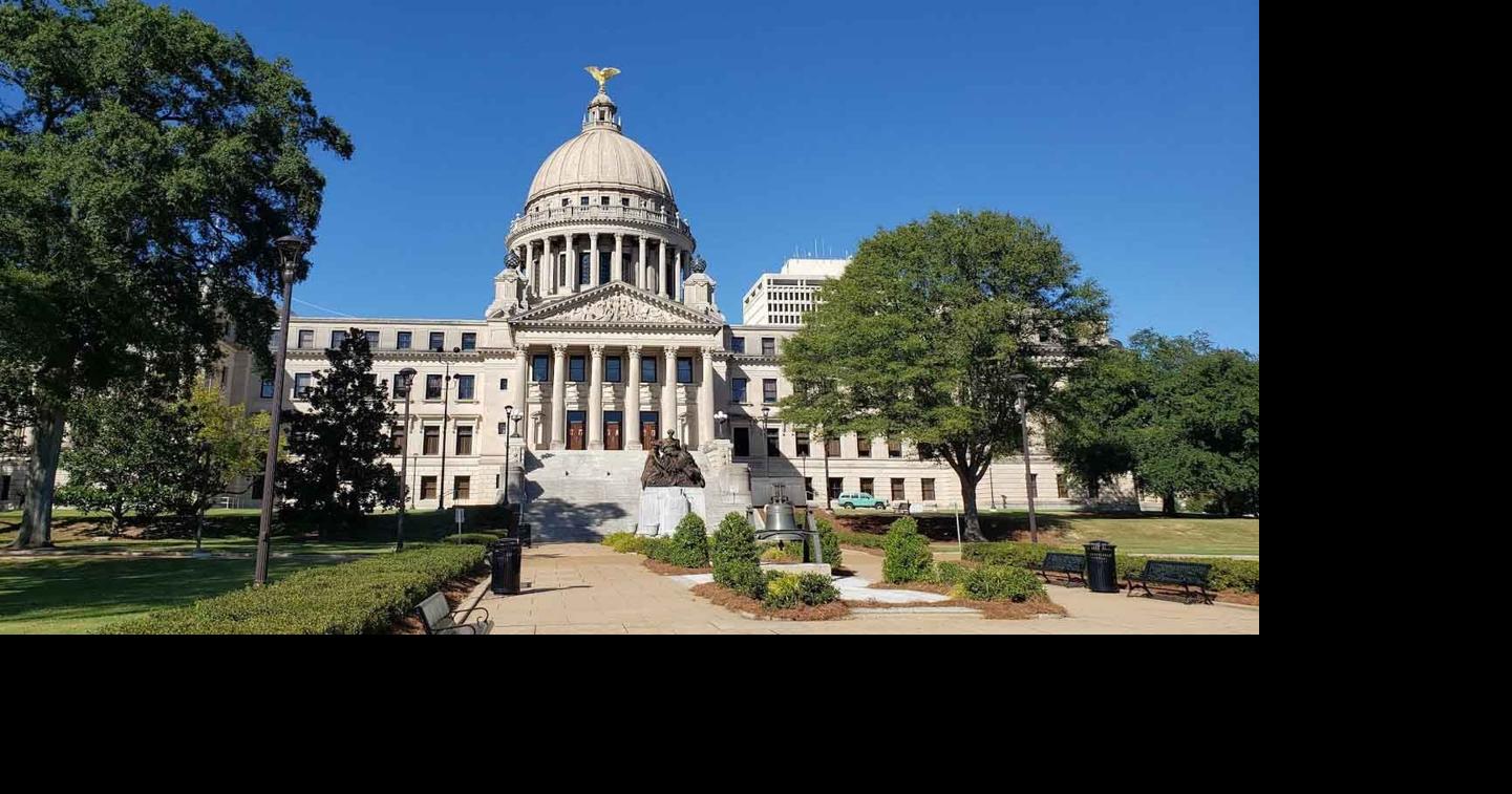 Mississippi lawmakers consider bill on school board removals