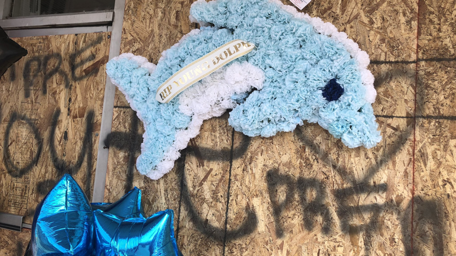 PHOTOS: Memorial for Young Dolph grows outside Memphis bakery ...