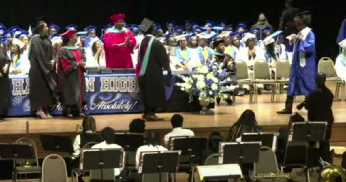 Graduation Fighting Fight breaks out during Memphis high school graduation | News ...