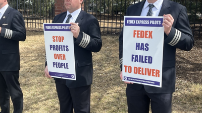 FedEx Express pilots picket in Memphis