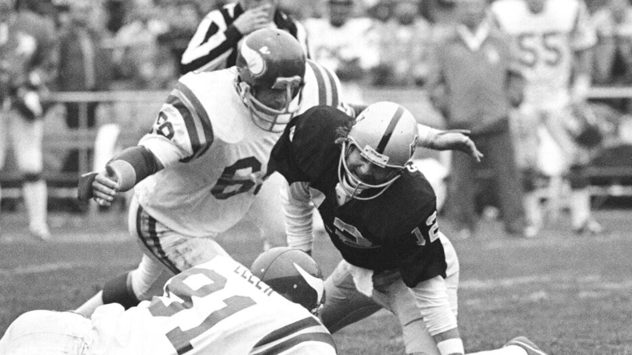 Doug Sutherland, part of Minnesota Vikings' Purple People Eaters defensive  line, dies at age 73 - ESPN