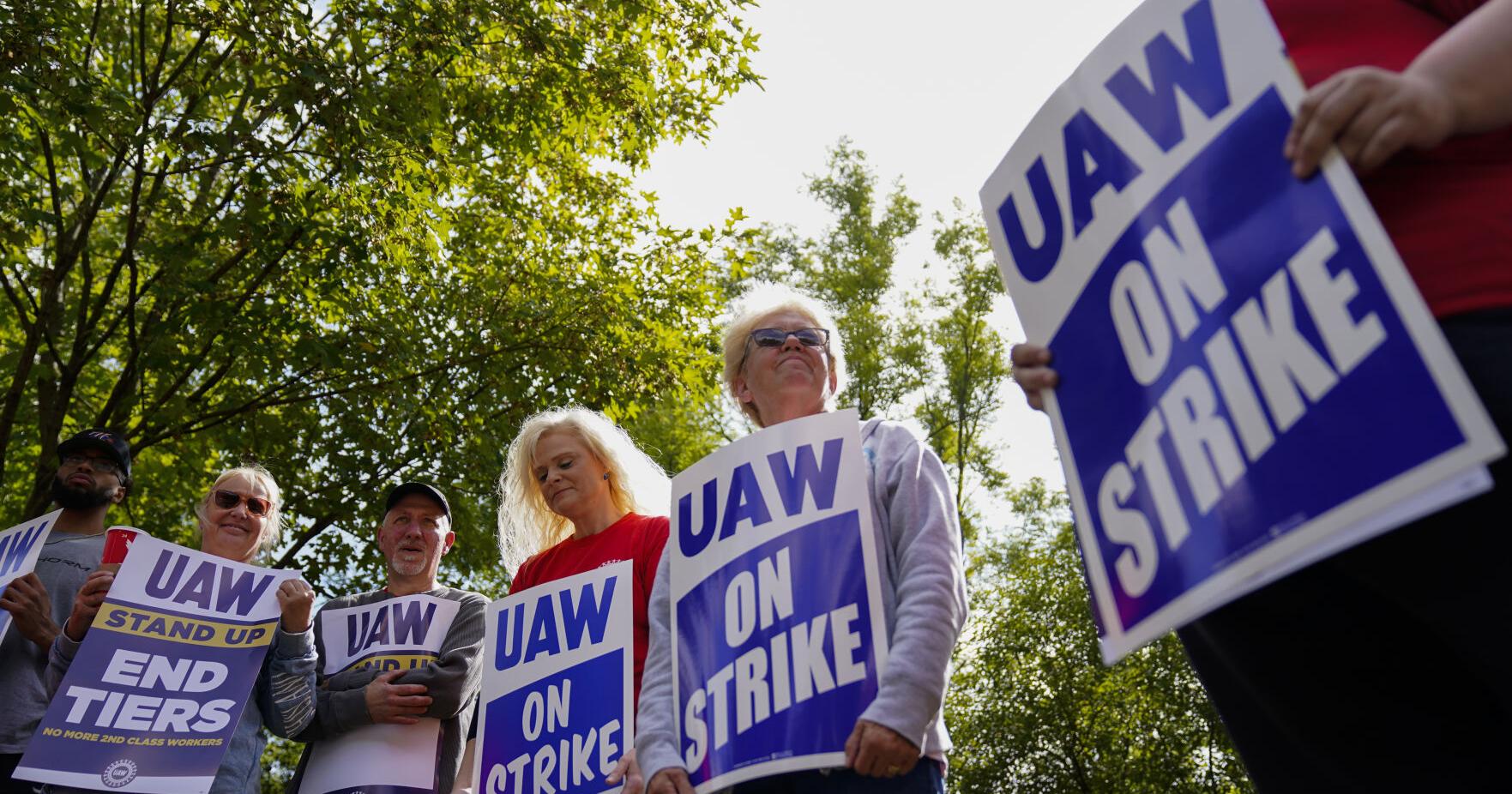 Auto workers and Stellantis reach tentative contract deal that follows model set by Ford - Vimarsana News