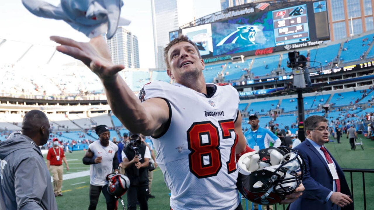 Rob Gronkowski announces his official retirement from the NFL