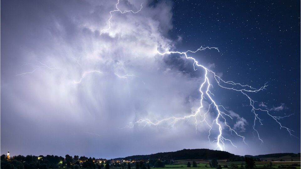 Lightning strike causes Florida home's toilet to explode