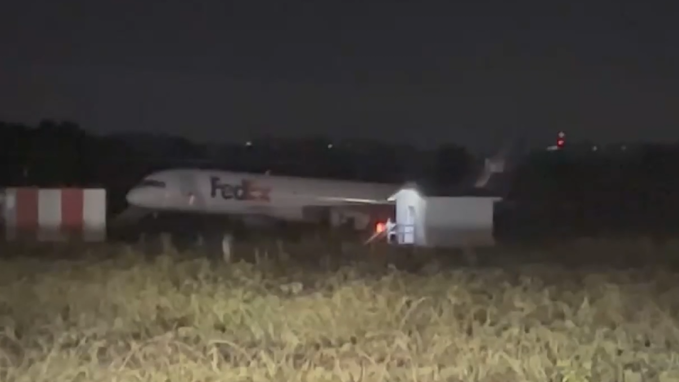 FedEx plane without landing gear skids off runway, but lands