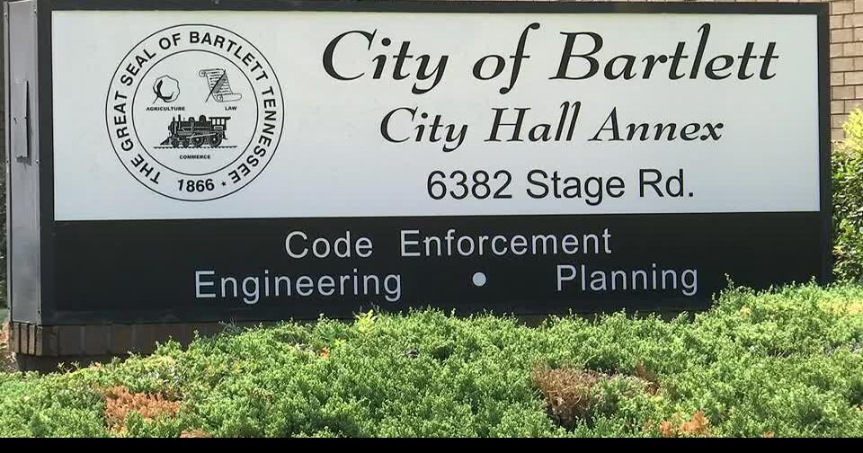Bartlett city leaders discuss sign ordinance following debate over inflatables News