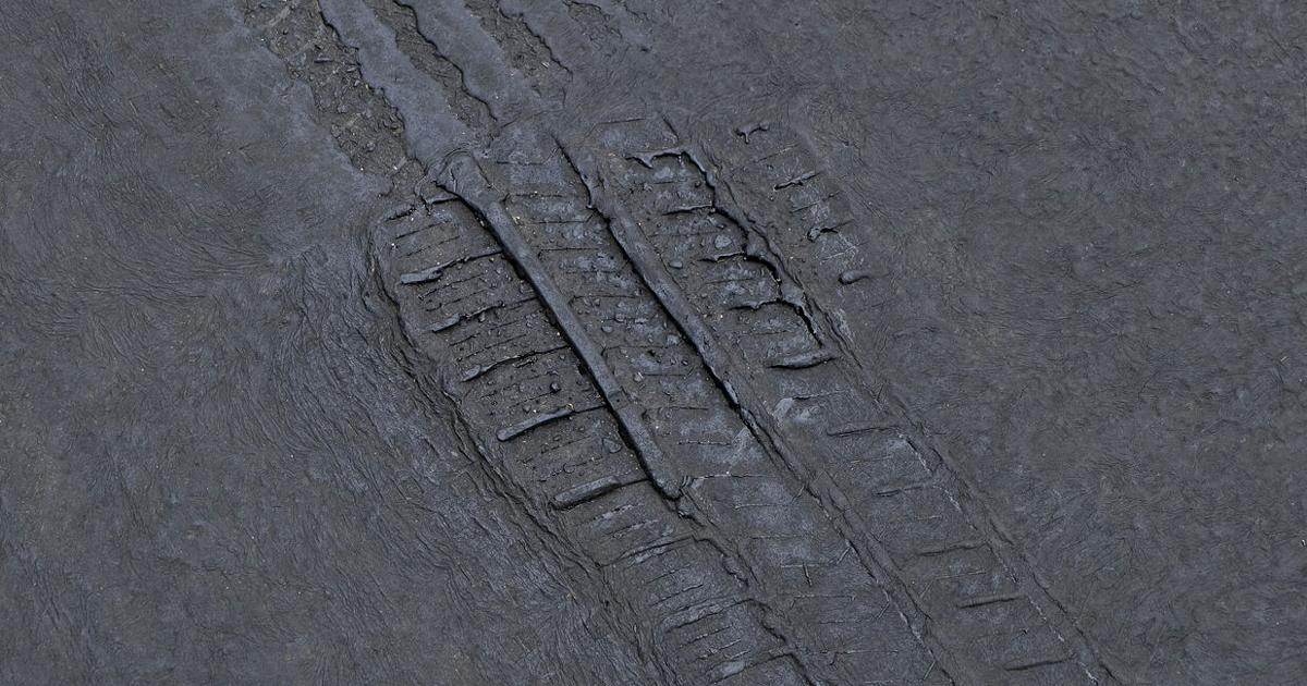 Bitumen Bleeding ‘Bleeding asphalt’: Officials say a Texas roadway partially melts due ...