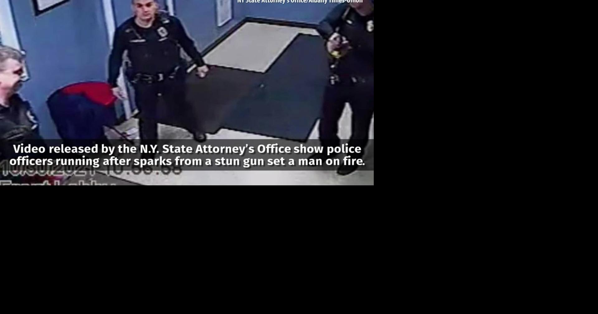 New York officers fled after stun gun set man on fire, video shows Trending