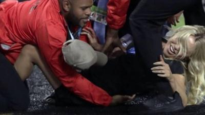 Super Bowl 2020: Security tackles woman who tried to run onto playing field, Trending