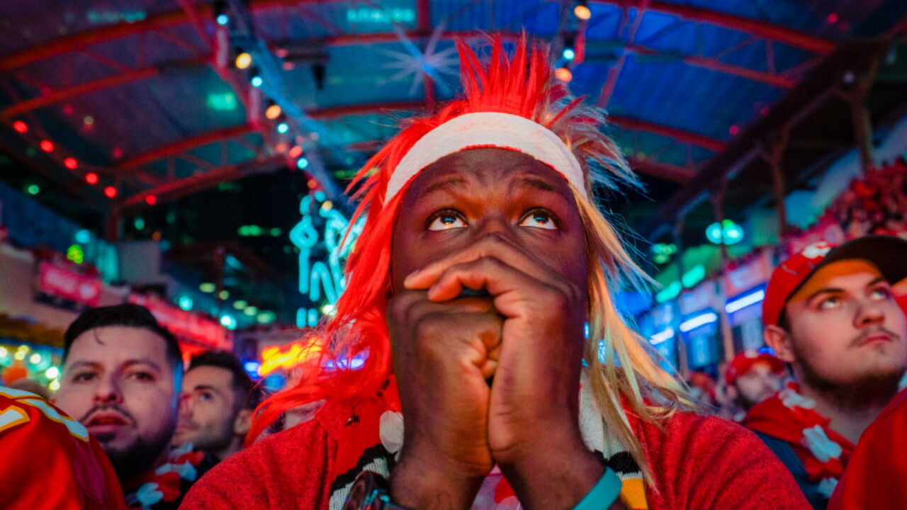 Kansas City Chiefs ban headdresses, Native American face paint