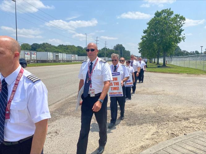 FedEx Express pilots picket in Memphis