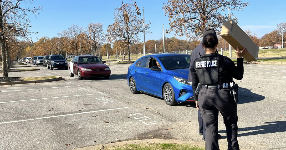 Police Rear Arm Lock PHOTOS: Memphis Police hand out over 700 steering wheel locks ...