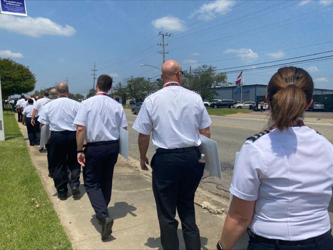 PHOTOS FedEx pilots picket in Memphis