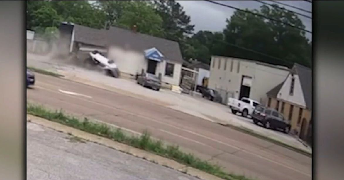 Man dies after car crashes into Memphis business on Jackson Avenue ...