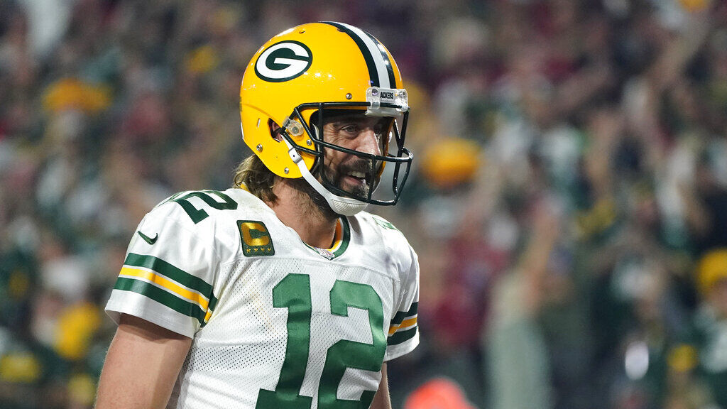 N.F.L. Fines Green Bay Packers and Aaron Rodgers for Covid Violations - The  New York Times