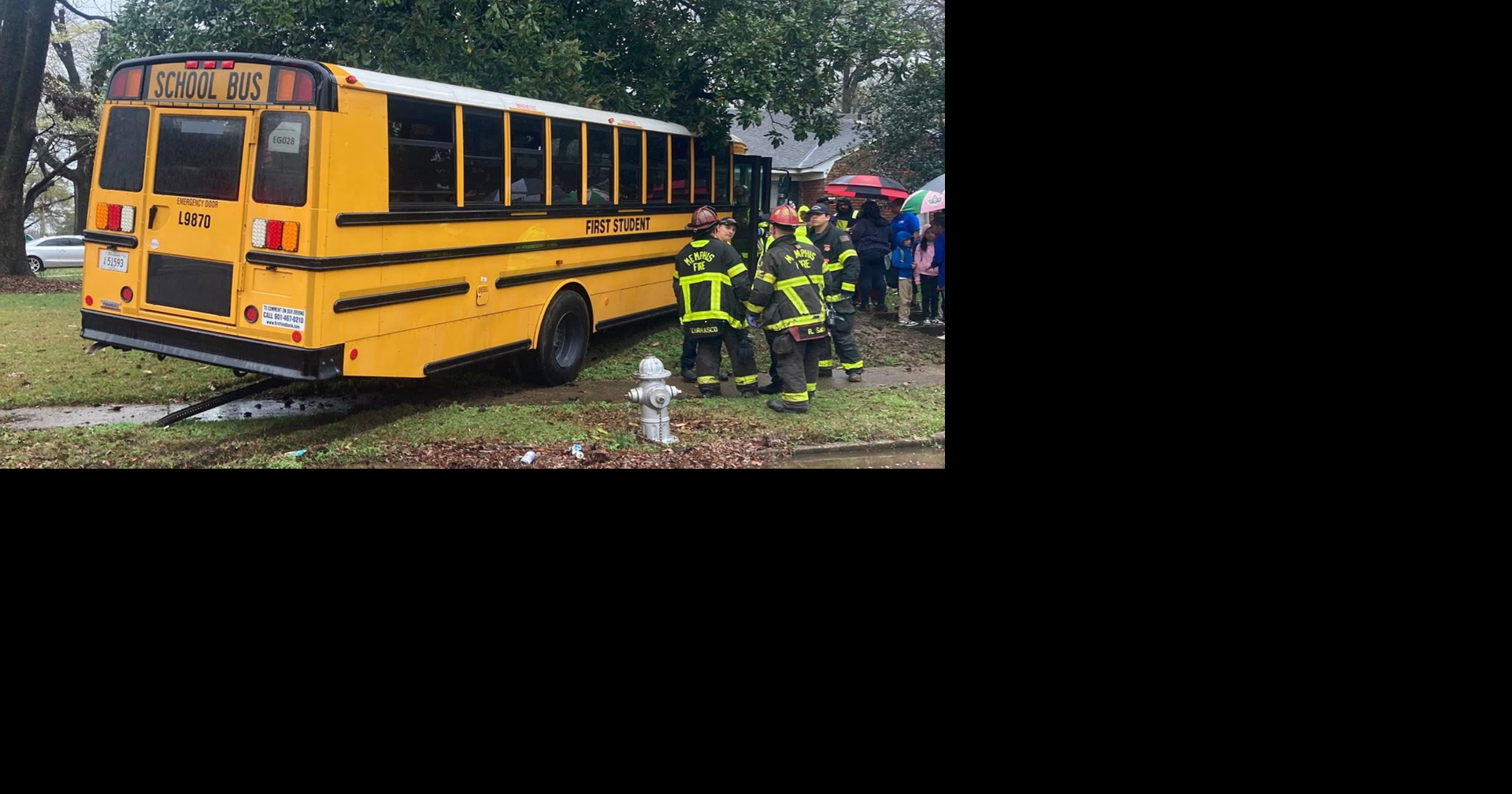 School bus driver runs stop sign, crashes into truck in Parkway Village, MPD says