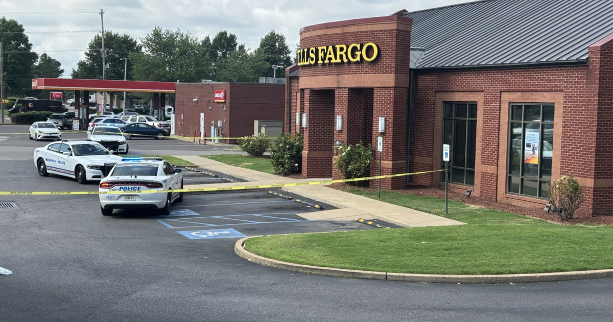 Man robs Memphis Wells Fargo, police say
