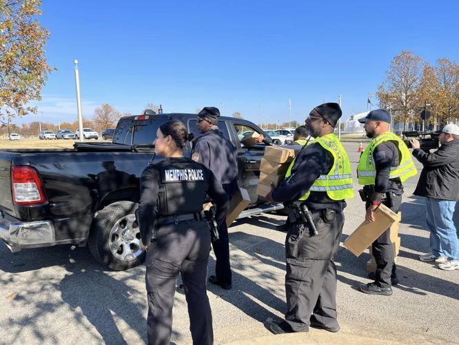 PHOTOS Memphis Police hand out over 700 steering wheel locks