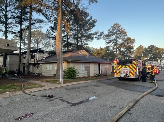 PHOTOS Fire breaks out at apartment complex in Oakhaven, MFD says