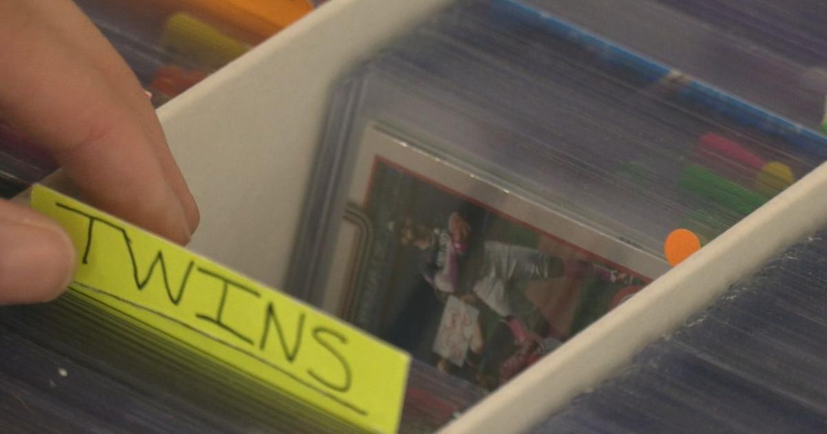 Game On and Elite Sports & Collections host card and collectible show