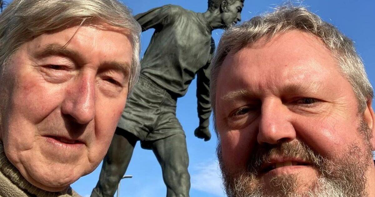 Former pro’s Alzheimer’s tied to football career heading the ball | Health Former pro’s Alzheimer’s tied to football career heading the ball | Health