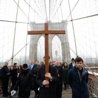 पोप के साथ ट्रम्प के झगड़े से अमेरिकी कैथोलिक परेशान