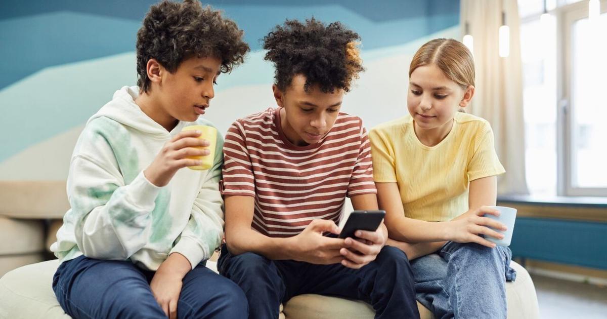 Signs your child may be addicted to social media | Health Signs your child may be addicted to social media | Health