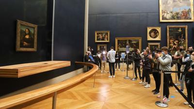 Man disguised as elderly woman throws cake at the Mona Lisa in Paris | Trending | fox23.com Man disguised as elderly woman throws cake at the Mona Lisa in Paris | Trending | fox23.com