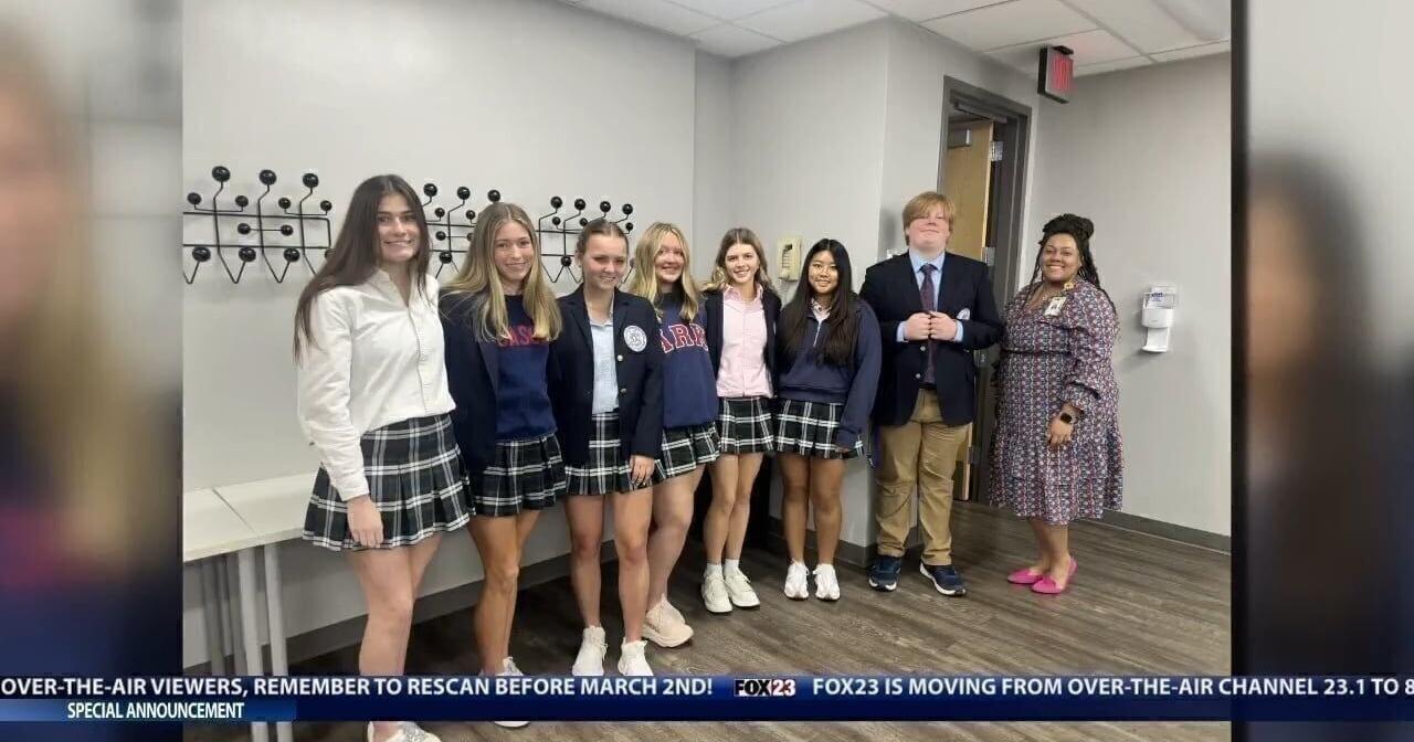 High schoolers receive chance to learn about medical field by shadowing Ascension St . John doctors