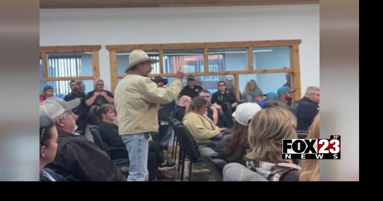 Video People in Checotah fill City Council meeting to try to keep
