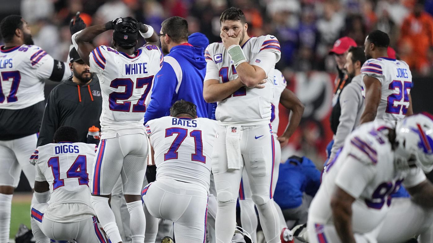 Broncos, NFL players react to scary injury on Monday Night Football to  Bills' safety - Mile High Report