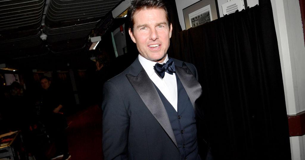 Tom Cruise lands helicopter in UK family’s field, offers them a ride