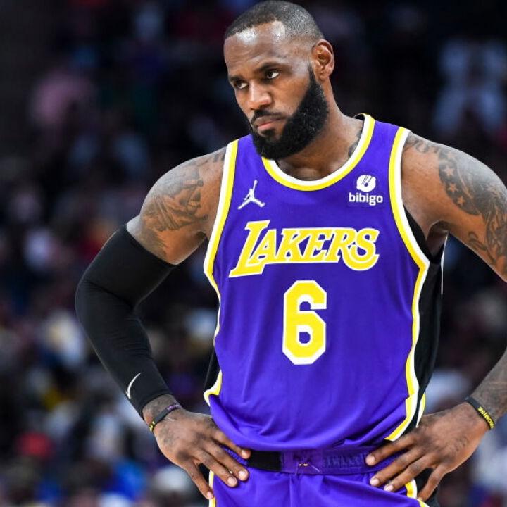 Lakers' LeBron James cleared after 2 negative COVID-19 tests