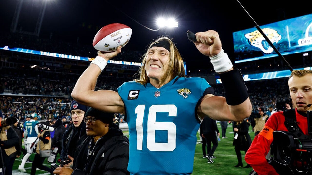 Trevor Lawrence Celebrates Jaguars' Epic Playoff Win At Jacksonville Waffle  House