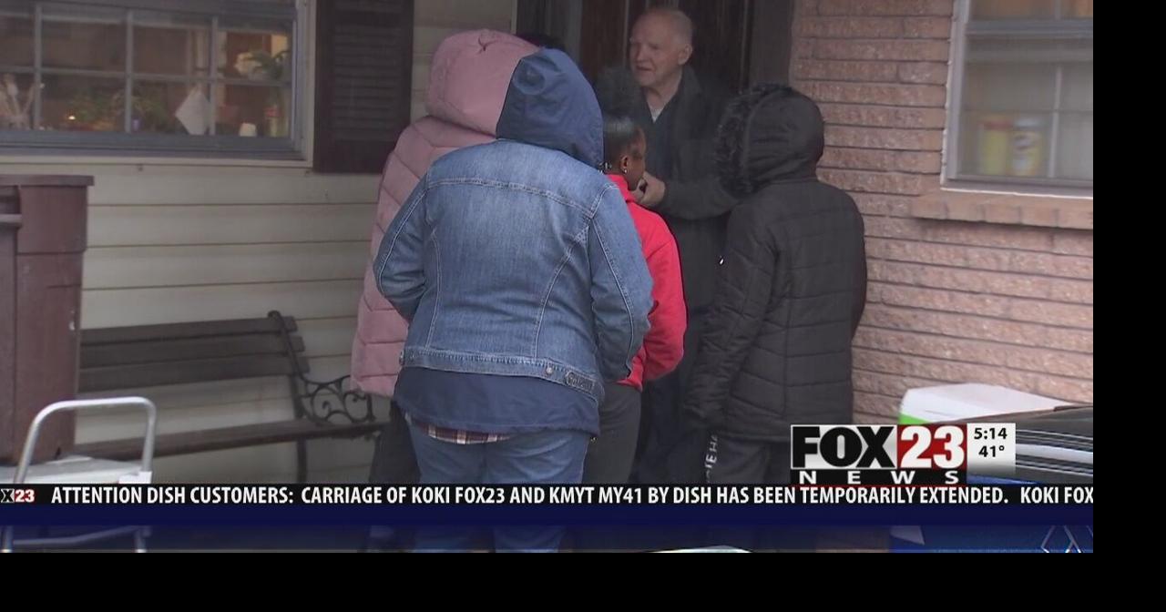 Tulsa students volunteer to deliver meals to homebound seniors Local