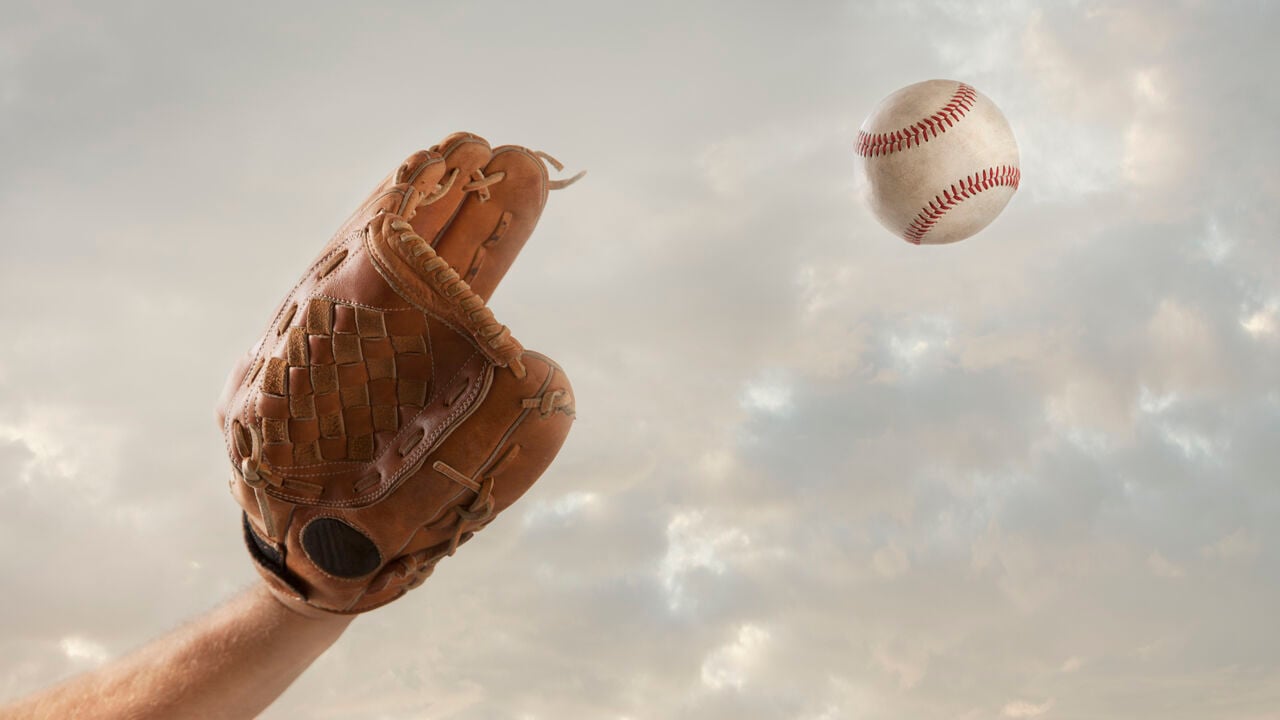 Fan makes incredible catch on foul ball while bottle feeding baby