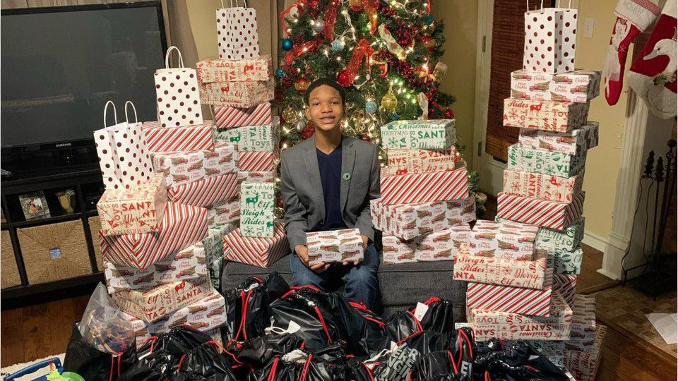 Tom Brady gives what Joe Mixon calls the 'best Christmas gift ever'