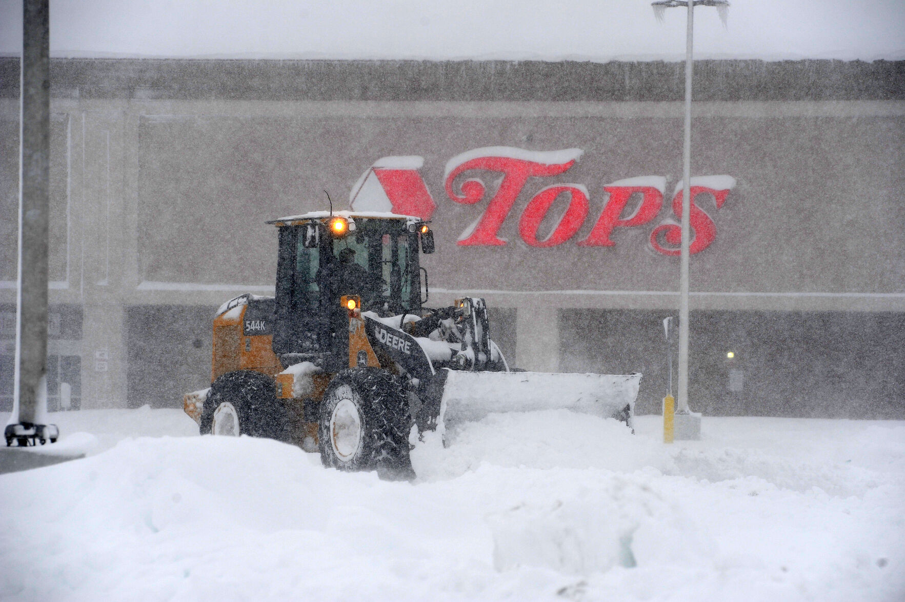 Photos: Lake-effect Snow Paralyzes Parts Of New York | | Fox23.com