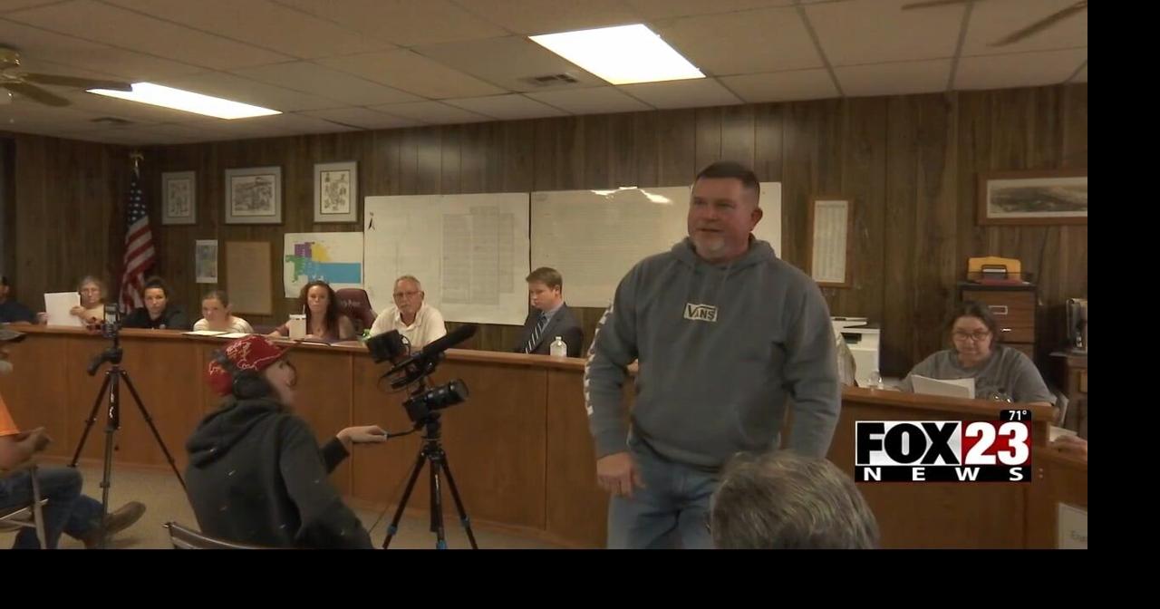 Oilton City Councilors vote to remove Carl Stout as Police Chief News