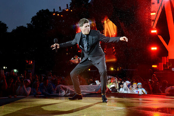 How Tall Is Michael Bublé? Crooner’s Height & Profile Photos: Michael Bubl through the years | | fox23.com