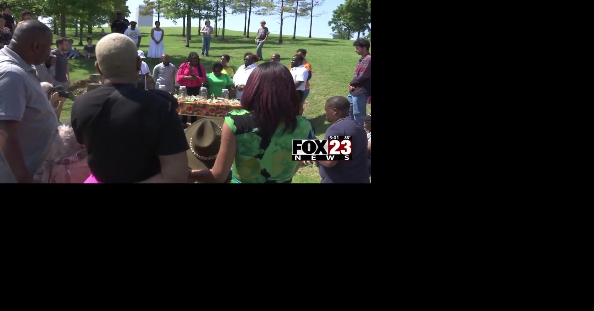 Colstons Legacy Lives On Tulsa Pays Respects - tqw82bm