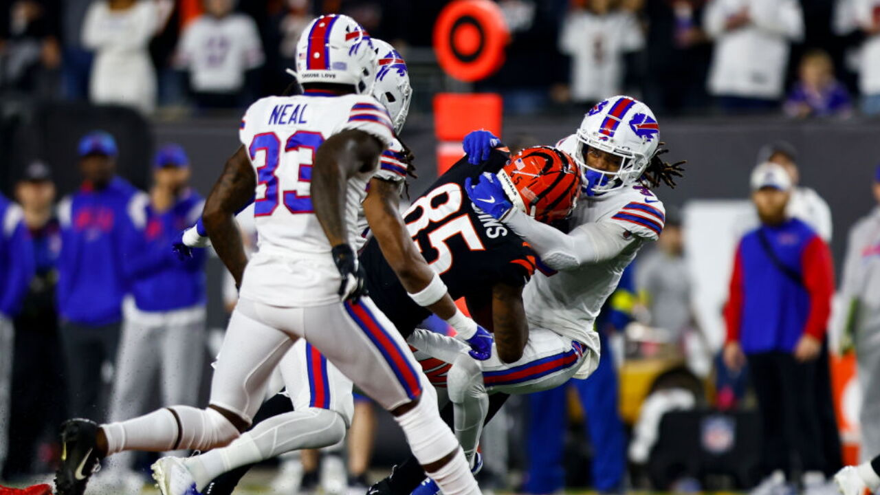 Bills triumph over Patriots, bring home a win for injured safety Hamlin