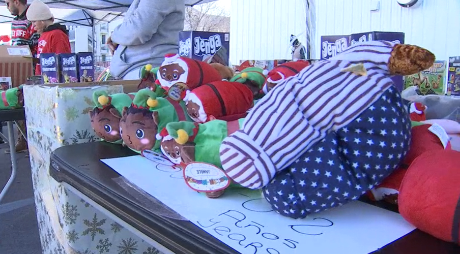 Photos Tulsa's La Cosecha distributes food, toys ahead of Christmas