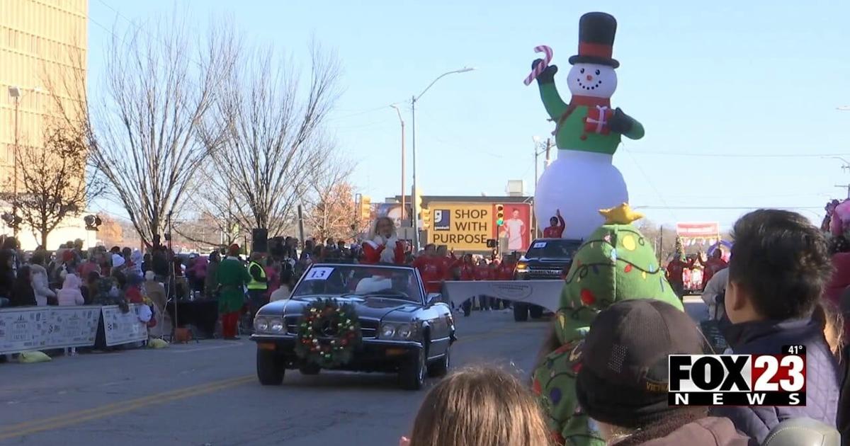 Thousands gather in downtown Tulsa for Tulsa Christmas Parade News
